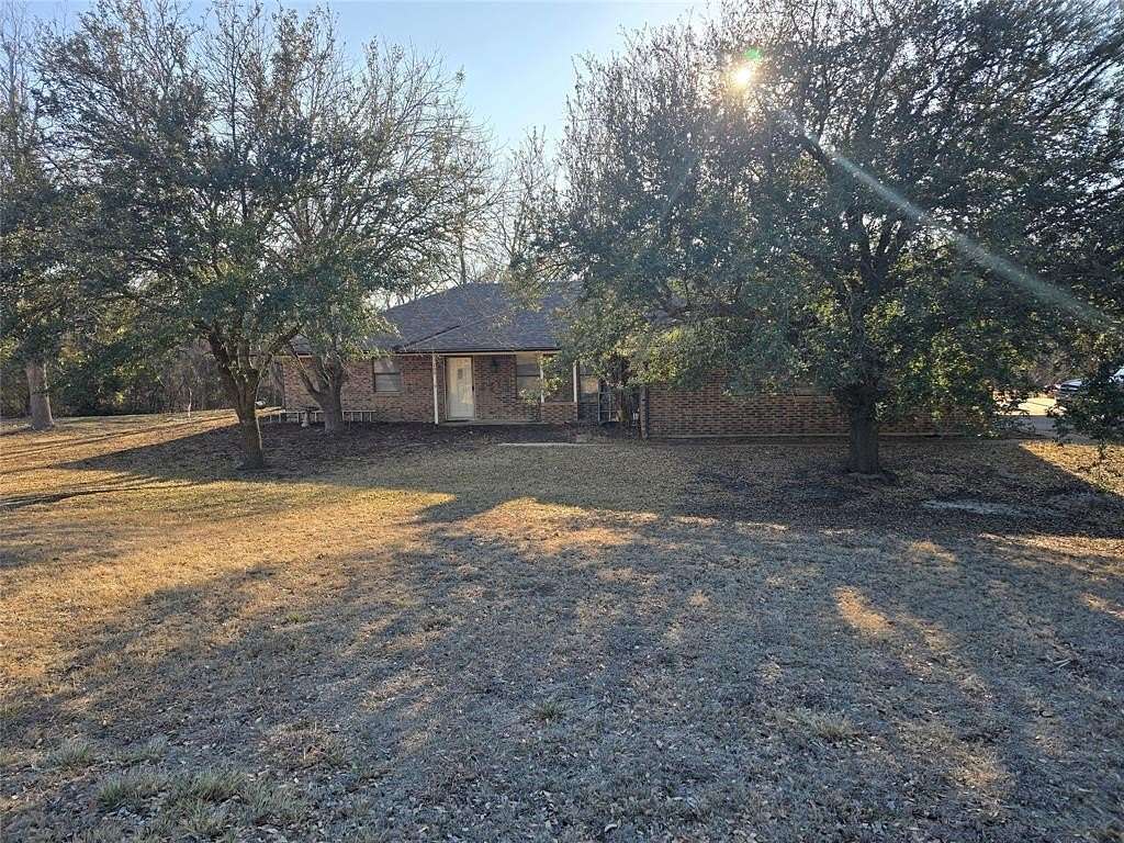 2.4 Acres of Land with Home for Lease in Van Alstyne, Texas