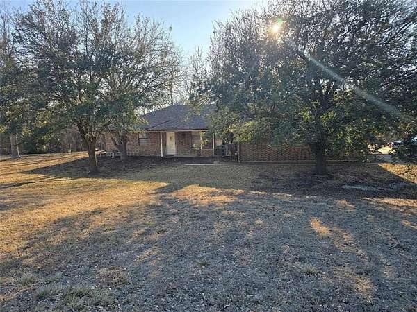 2.4 Acres of Land with Home for Lease in Van Alstyne, Texas