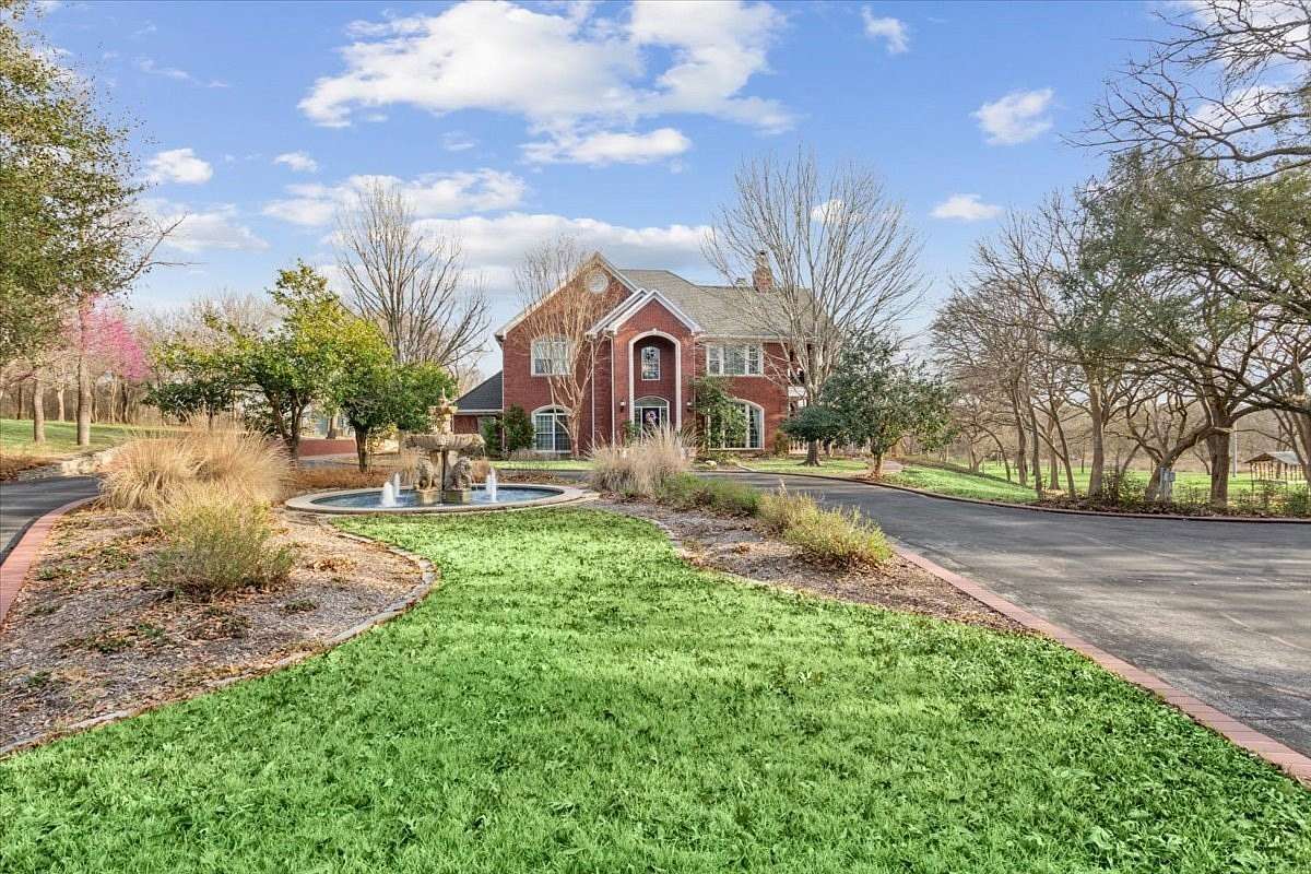 6 Acres of Land with Home for Sale in Woodway, Texas