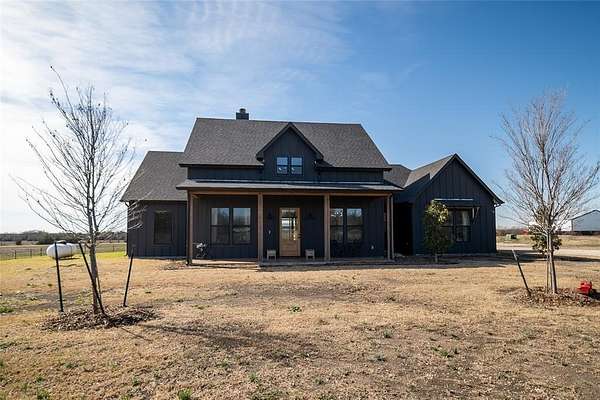 5.5 Acres of Land with Home for Sale in Van Alstyne, Texas