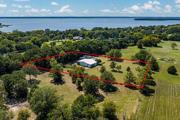 1.55 Acres of Residential Land for Sale in Kemp, Texas