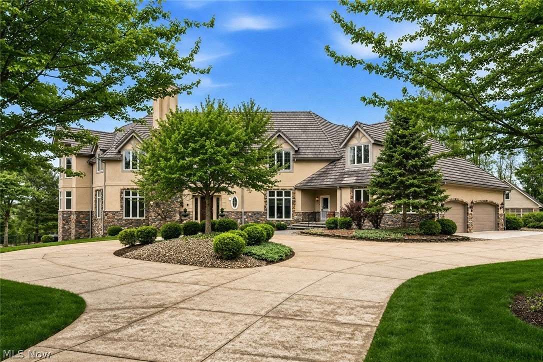 1.8 Acres of Land with Home for Sale in Moreland Hills, Ohio