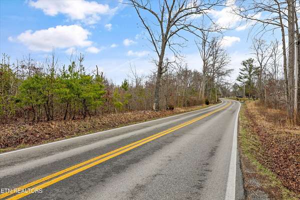 4.5 Acres of Residential Land for Sale in Deer Lodge, Tennessee