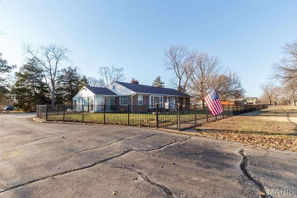 1.55 Acres of Improved Mixed-Use Land for Sale in Lebanon, Missouri