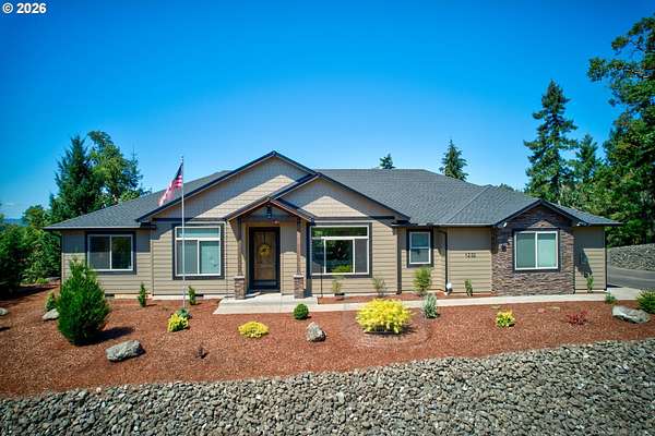 2.32 Acres of Land with Home for Sale in Roseburg, Oregon