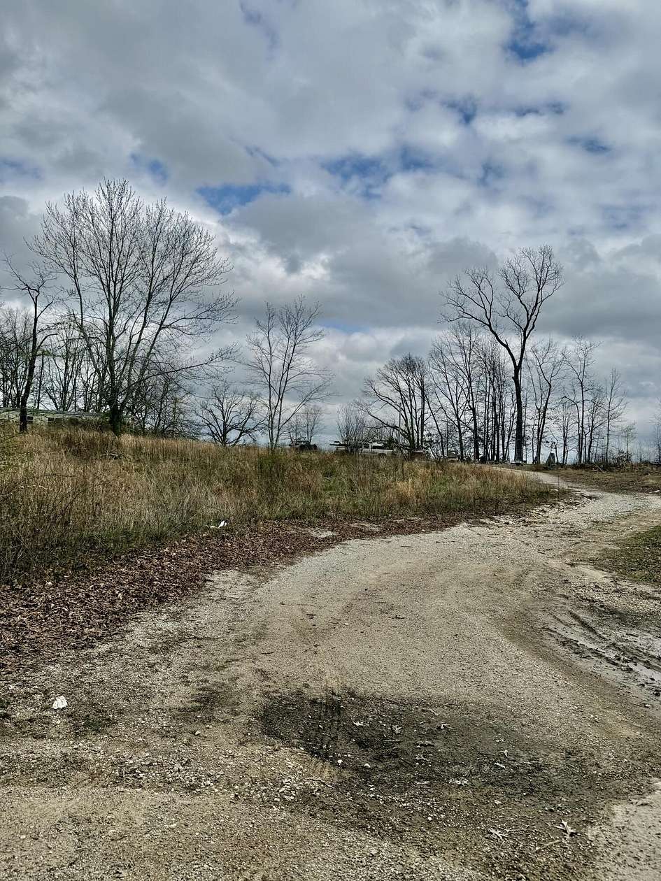 21.5 Acres of Recreational & Residential Land for Sale in Mountain View, Missouri