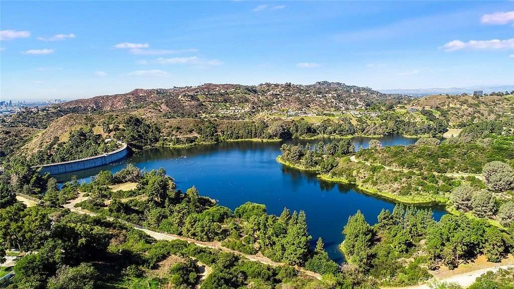 1.57 Acres of Residential Land for Sale in Los Angeles, California