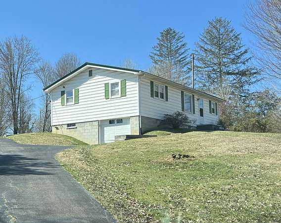 4 Acres of Land with Home for Sale in Lily, Kentucky