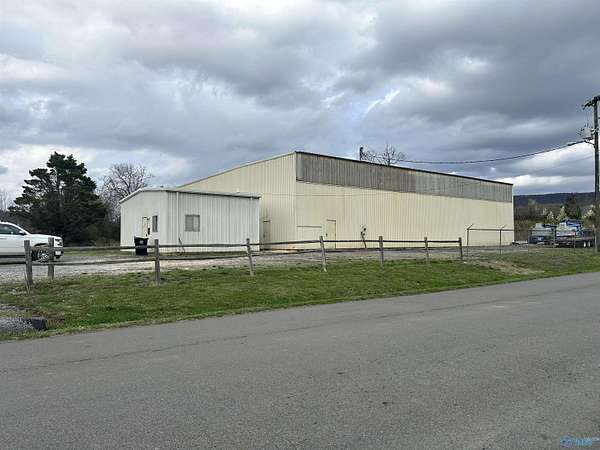 40 Acres of Improved Commercial Land for Sale in Fort Payne, Alabama