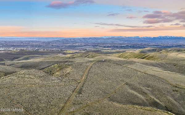 635 Acres of Agricultural & Residential Land for Sale in Selah, Washington