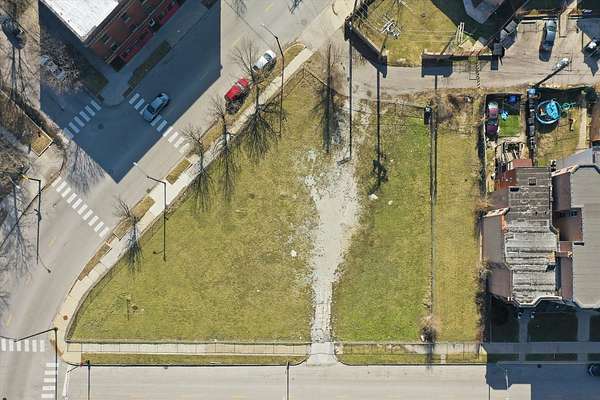 0.41 Acres of Mixed-Use Land for Sale in Chicago, Illinois