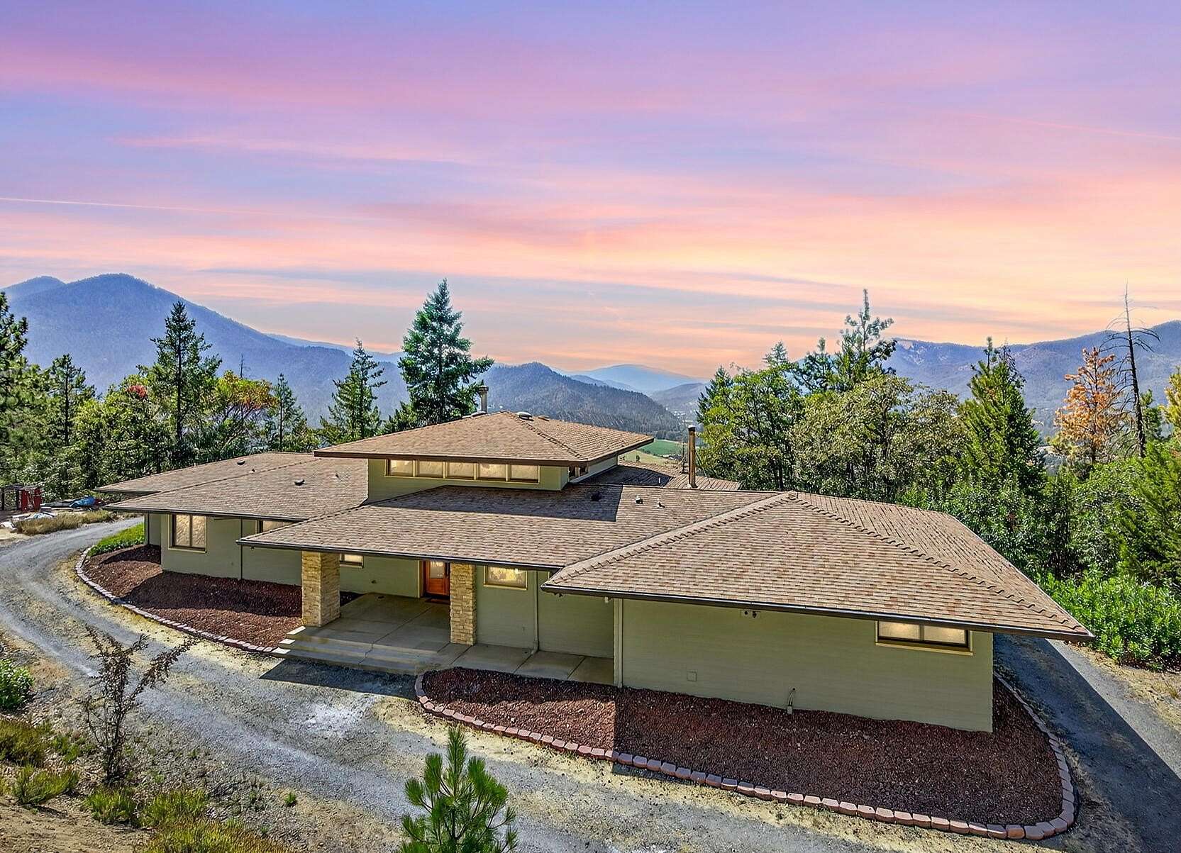 14.7 Acres of Recreational Land with Home for Sale in Jacksonville, Oregon