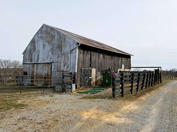 27 Acres of Land for Auction in Greensburg, Kentucky