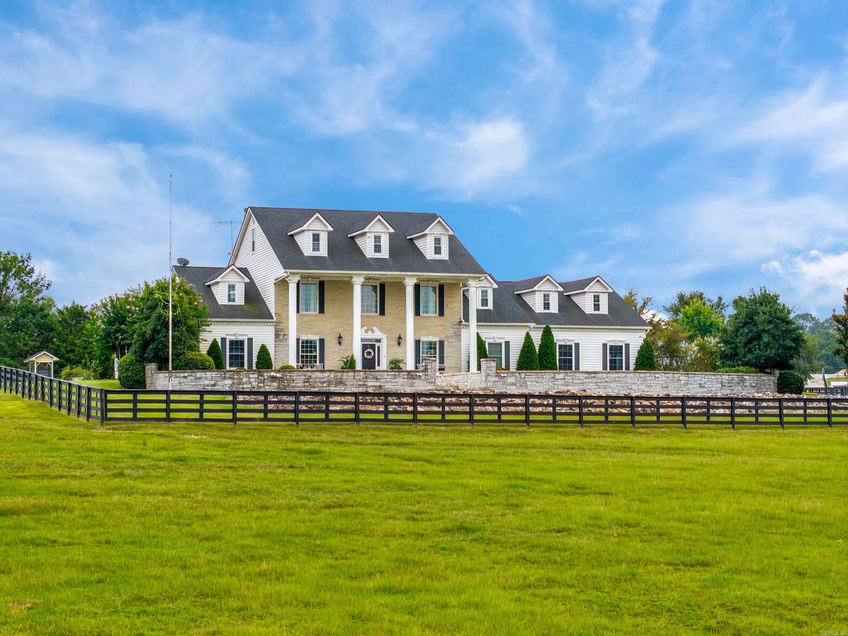 36 Acres of Land with Home for Sale in Bonnerdale, Arkansas