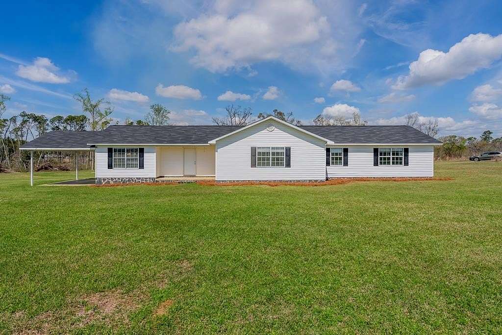 5.29 Acres of Land with Home for Sale in Broxton, Georgia