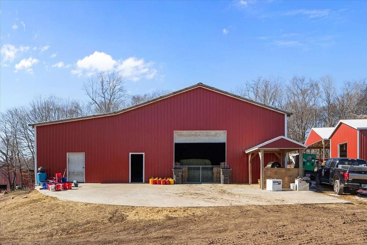 29.2 Acres of Agricultural & Residential Land for Sale in Charlotte, Tennessee