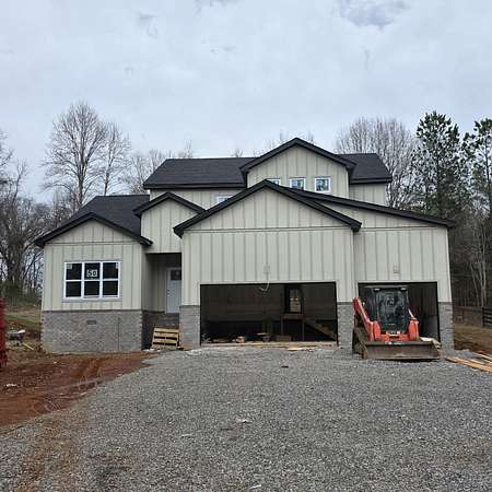 1.5 Acres of Land with Home for Sale in Clarksville, Tennessee