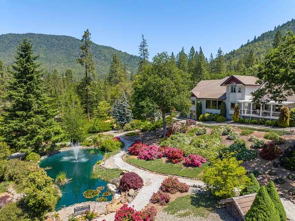 7 Acres of Land with Home for Sale in Grants Pass, Oregon