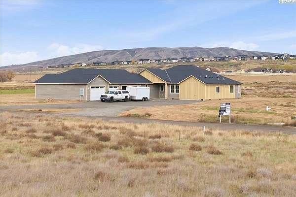 5 Acres of Land with Home for Sale in Benton City, Washington