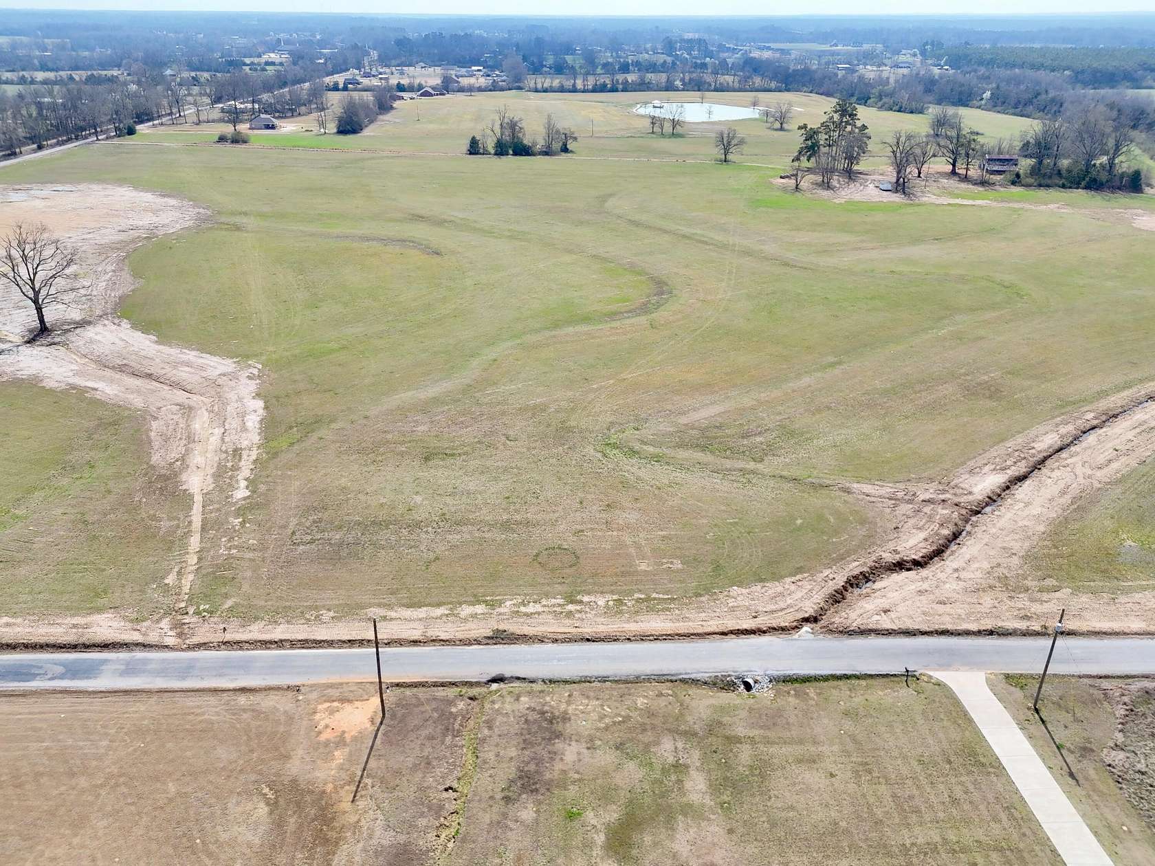 9 Acres of Residential Land for Sale in New Albany, Mississippi