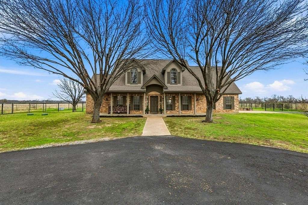 3 Acres of Land with Home for Sale in Denton, Texas