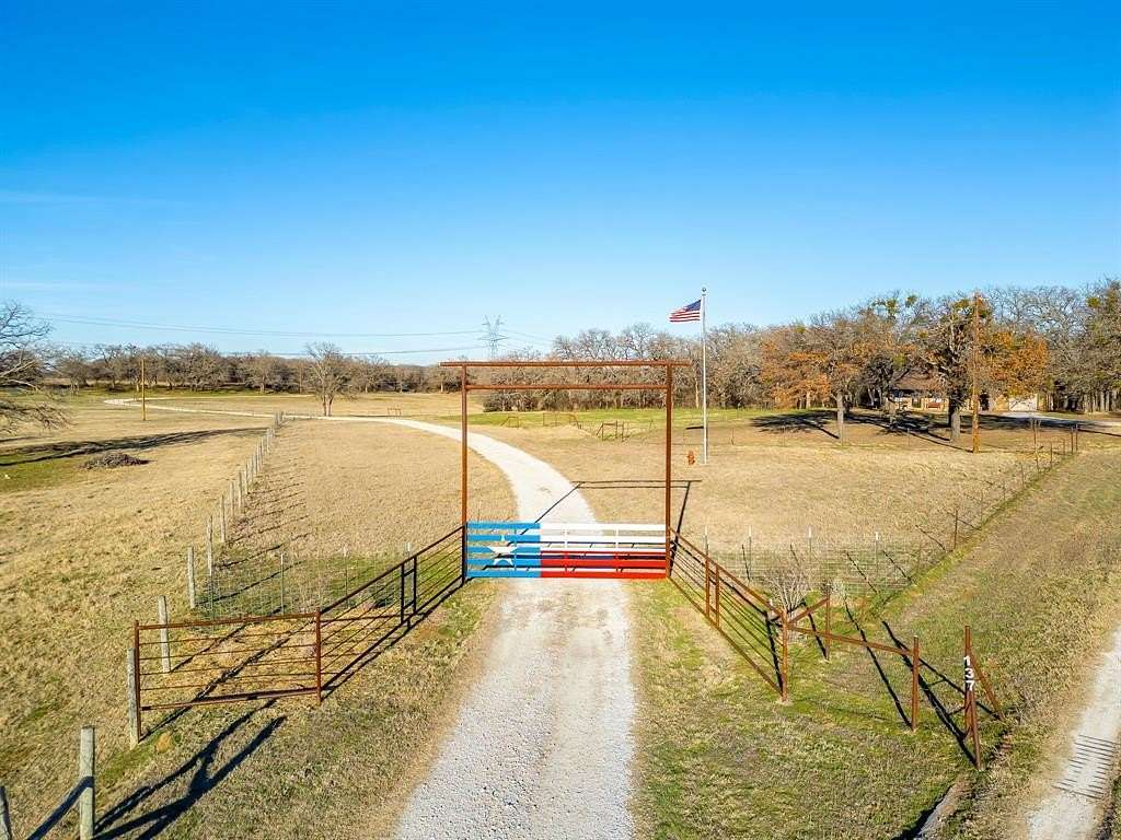39.2 Acres of Land with Home for Sale in Boyd, Texas