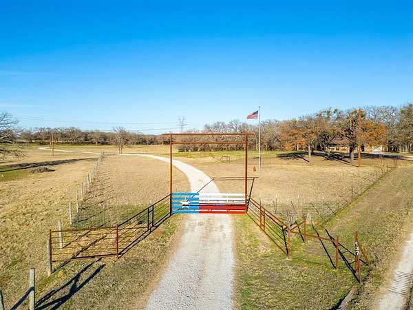 39.2 Acres of Improved Land for Sale in Boyd, Texas