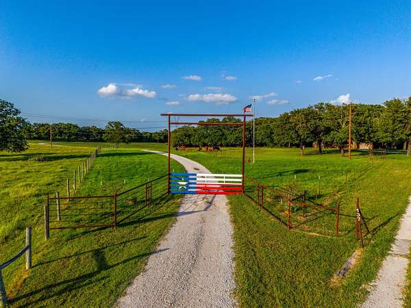 39.2 Acres of Land with Home for Sale in Boyd, Texas
