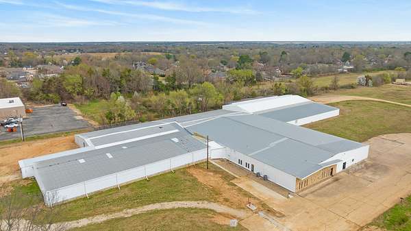 8.19 Acres of Commercial Land for Sale in Paris, Texas