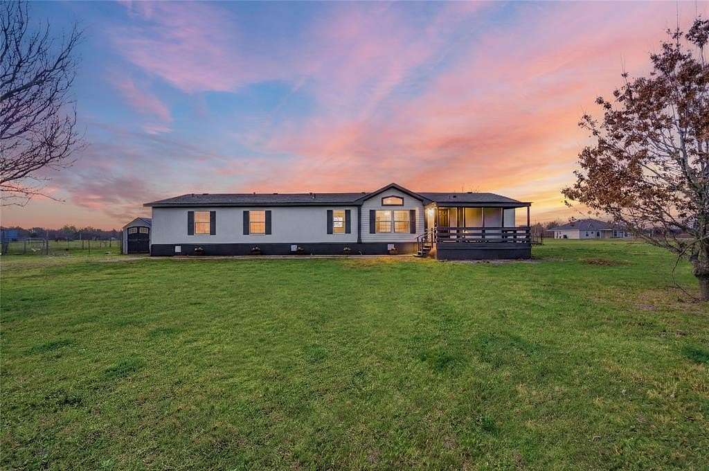 2 Acres of Land with Home for Sale in Frost, Texas