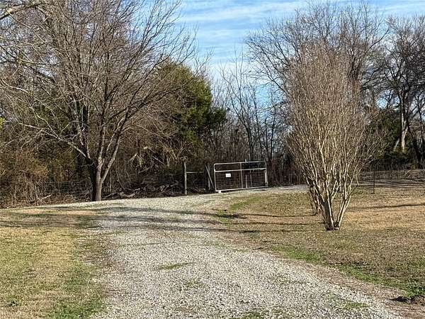 16.8 Acres of Land with Home for Sale in Blue Ridge, Texas