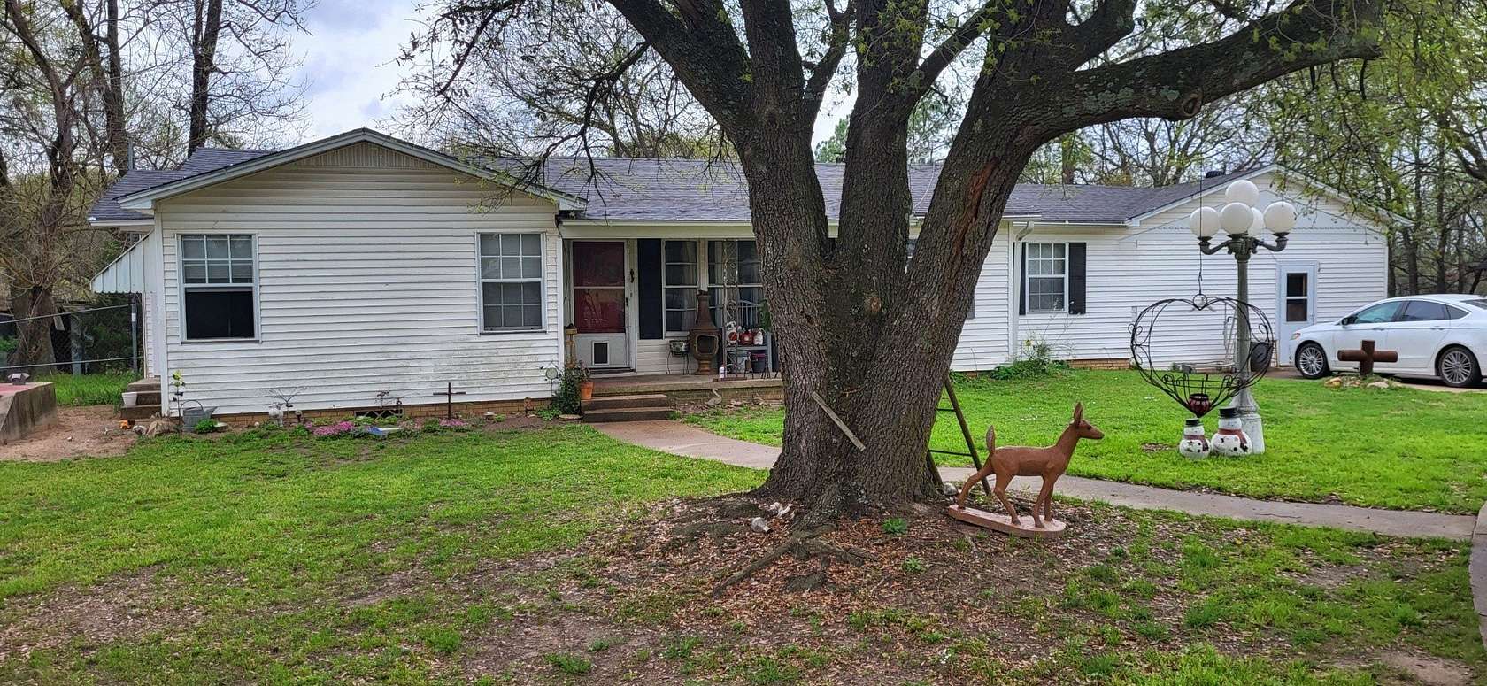 6 Acres of Land with Home for Sale in Como, Texas