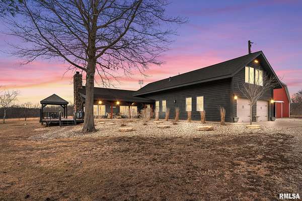 14 Acres of Land with Home for Sale in Victoria, Illinois