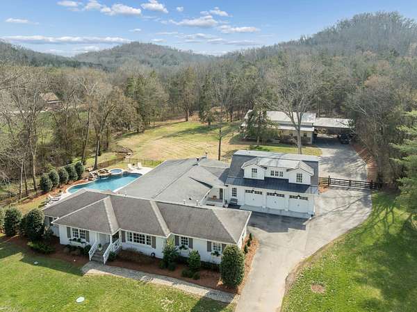 3 Acres of Land with Home for Sale in Brentwood, Tennessee