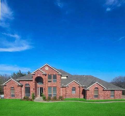 1.77 Acres of Land with Home for Sale in Fort Worth, Texas