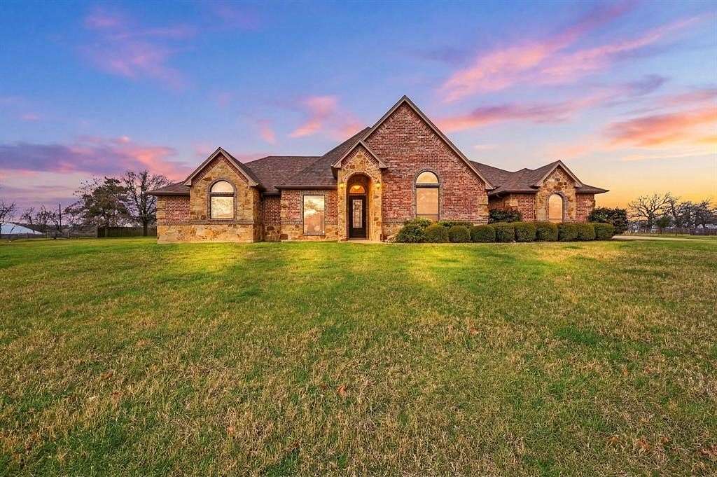 2 Acres of Land with Home for Sale in Fort Worth, Texas