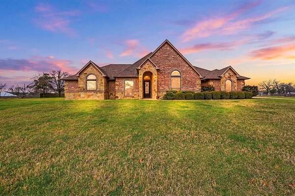 2 Acres of Land with Home for Sale in Fort Worth, Texas