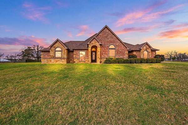 2 Acres of Land with Home for Sale in Fort Worth, Texas