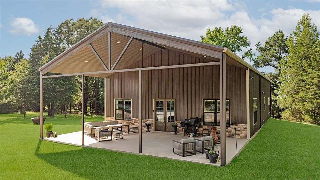 11.6 Acres of Land with Home for Sale in Mount Pleasant, Texas