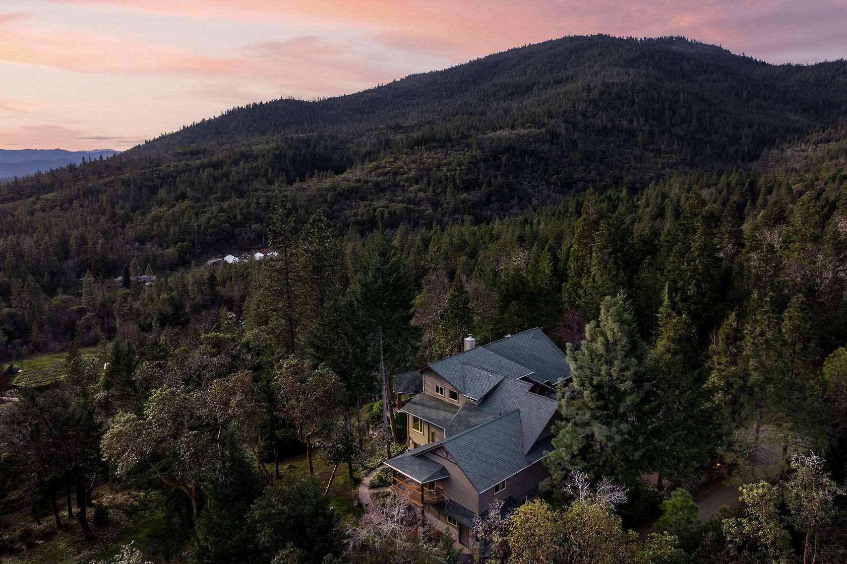 5 Acres of Land with Home for Sale in Grants Pass, Oregon