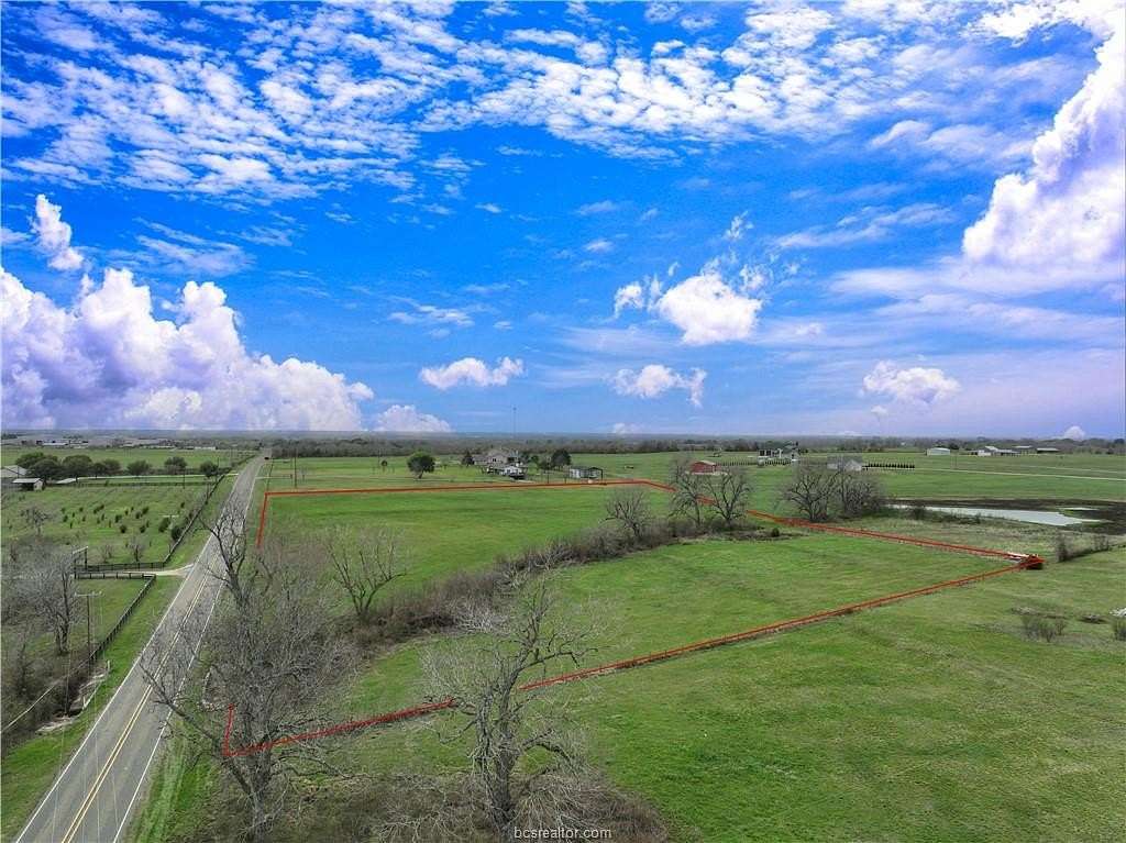 8 Acres of Residential Land for Sale in Navasota, Texas