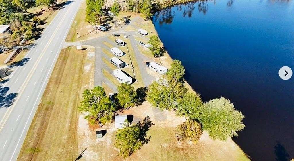 4.6 Acres of Improved Commercial Land for Sale in Baxley, Georgia