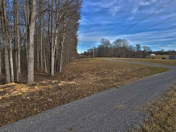1 Acre of Residential Land for Sale in Russell Springs, Kentucky