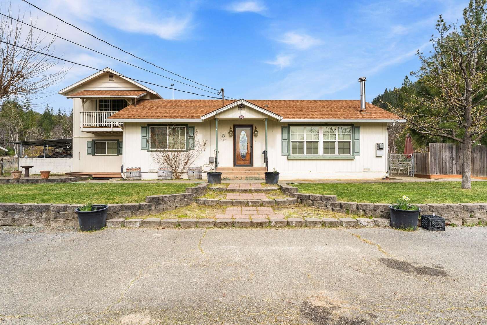 3 Acres of Land with Home for Sale in Grants Pass, Oregon