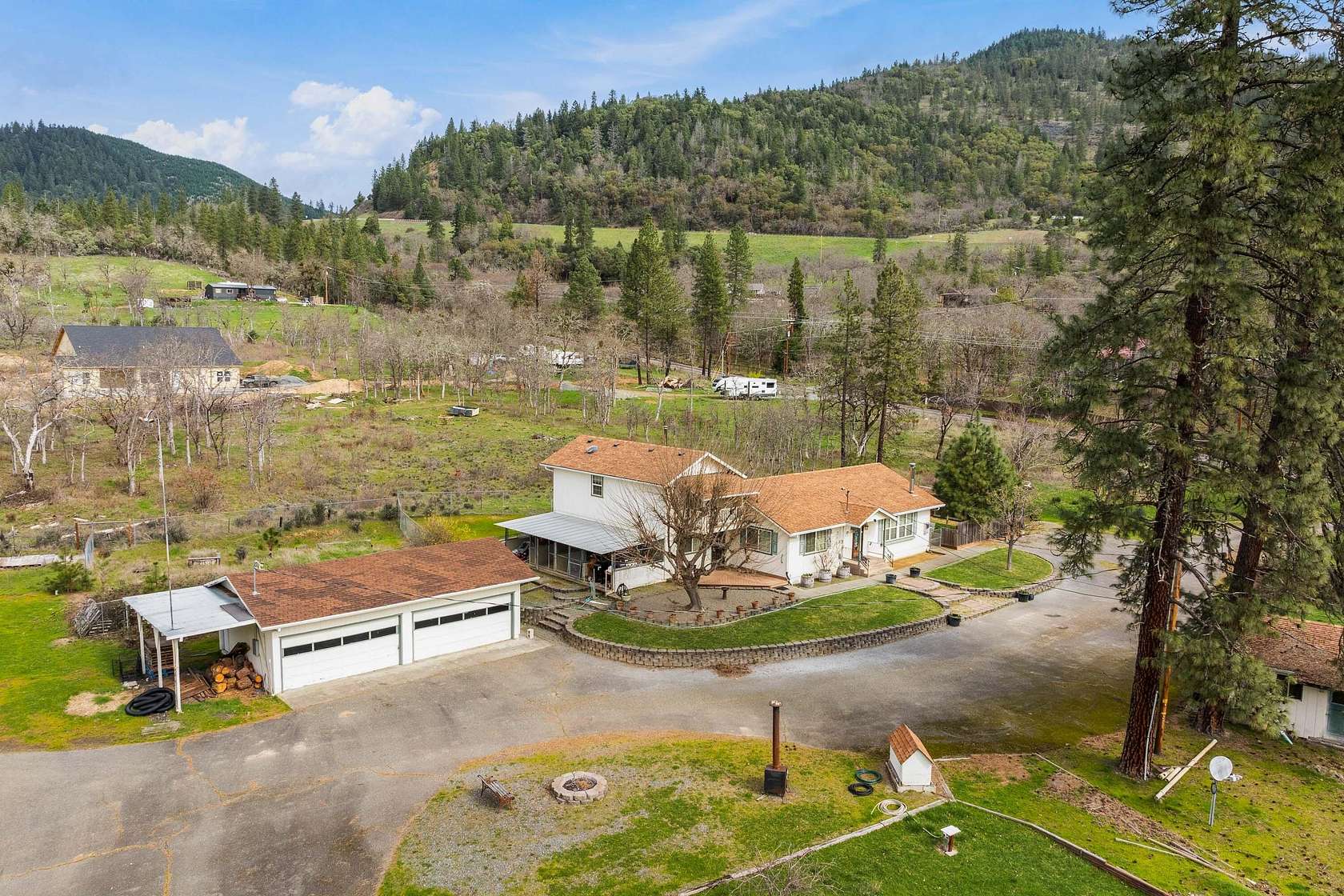 3 Acres of Land with Home for Sale in Grants Pass, Oregon