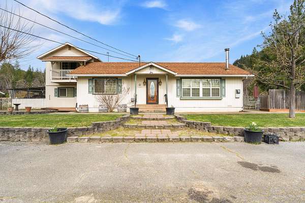 3 Acres of Land with Home for Sale in Grants Pass, Oregon