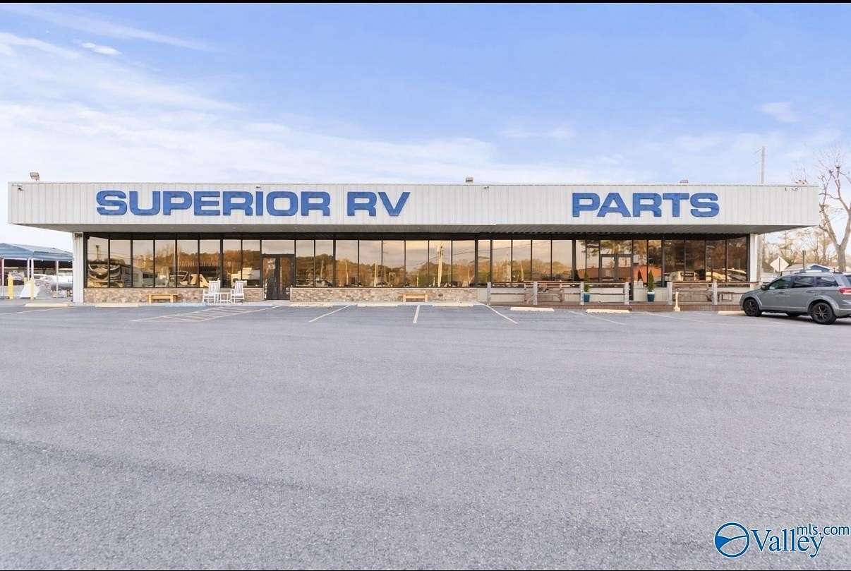 7.75 Acres of Improved Commercial Land for Sale in Guntersville, Alabama