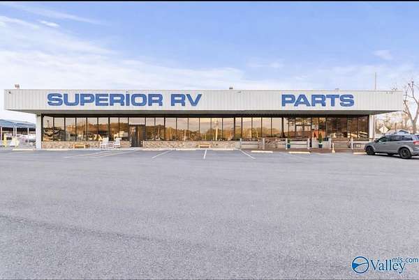 7.75 Acres of Improved Commercial Land for Sale in Guntersville, Alabama