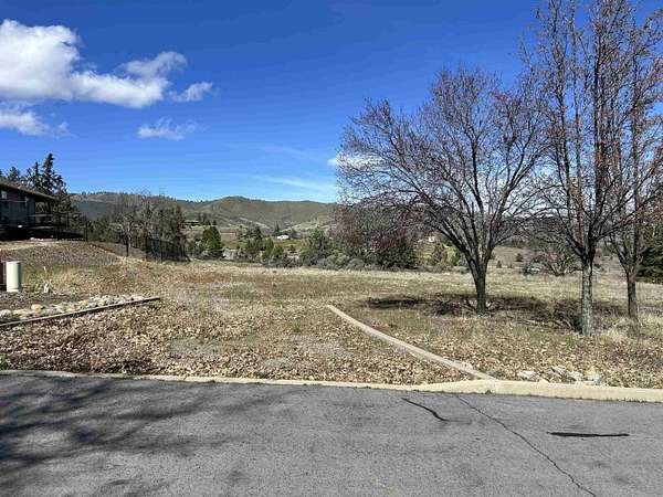0.49 Acres of Residential Land for Sale in Yreka, California