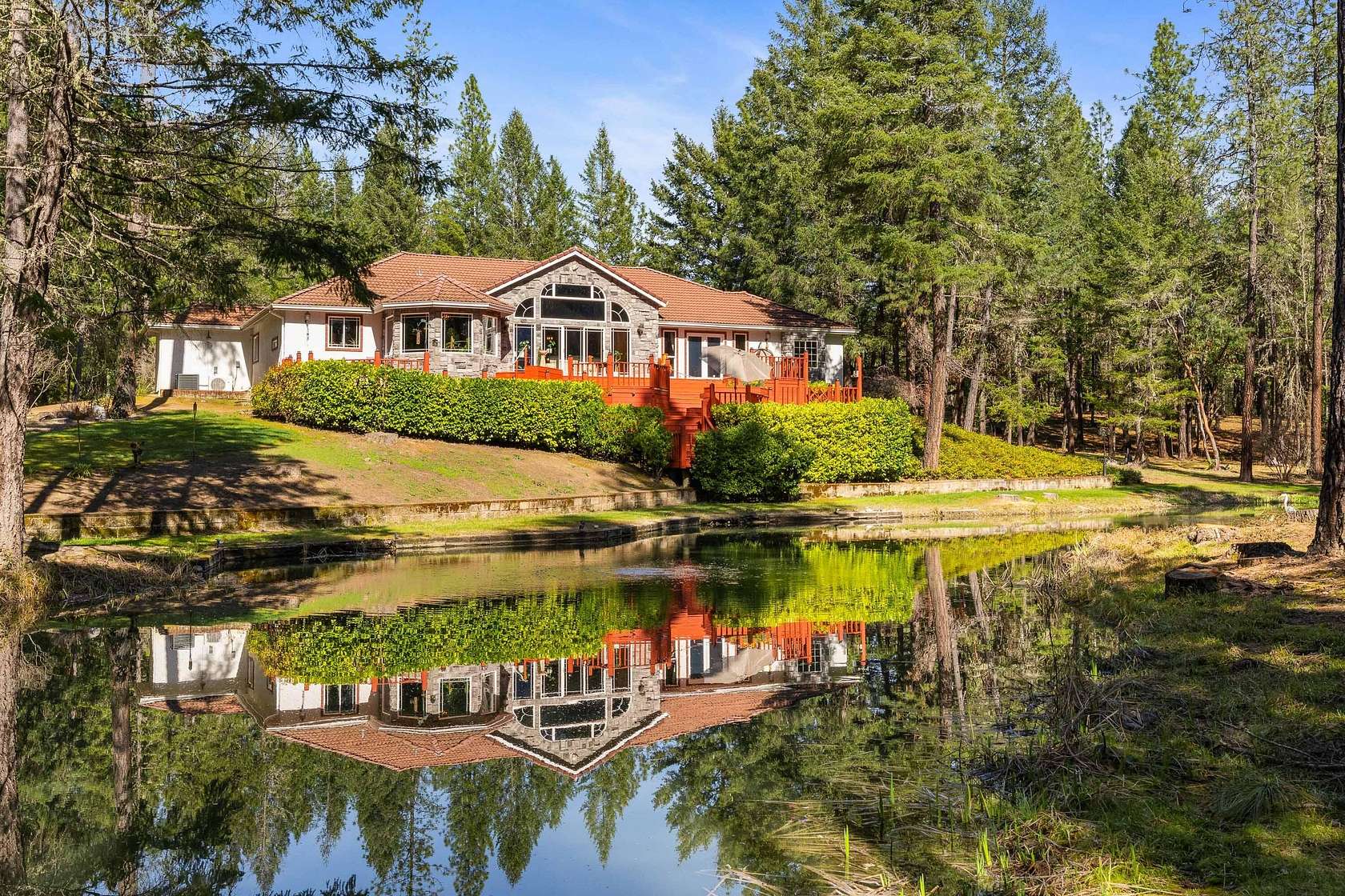 6.27 Acres of Land with Home for Sale in Grants Pass, Oregon